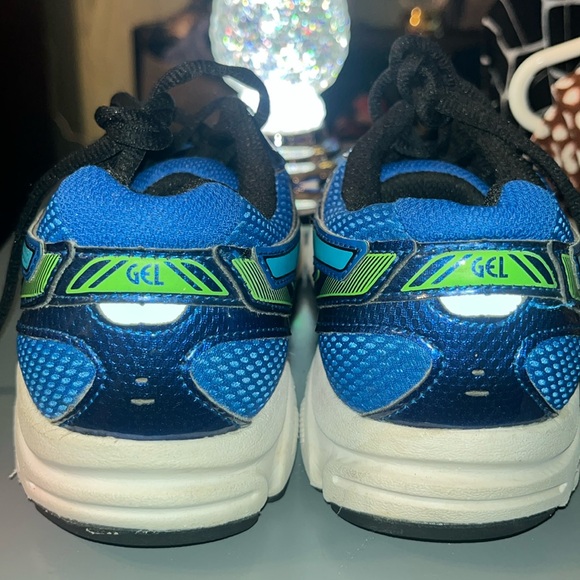 #352- (7)ASICS women’s gel cushion Running shoes - Picture 4 of 8